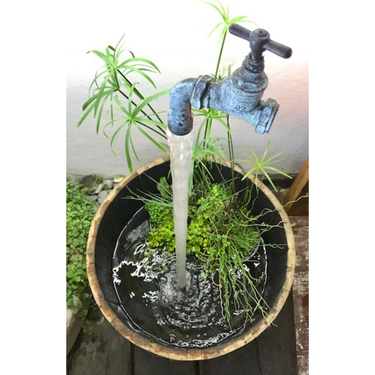 FLOATING TAP WATER FEATURE